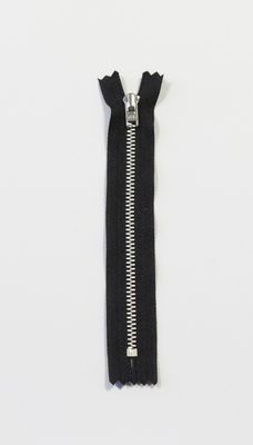 YKK 4MM ALUM. IKKE DELBAR F. SORT 4422-08-580