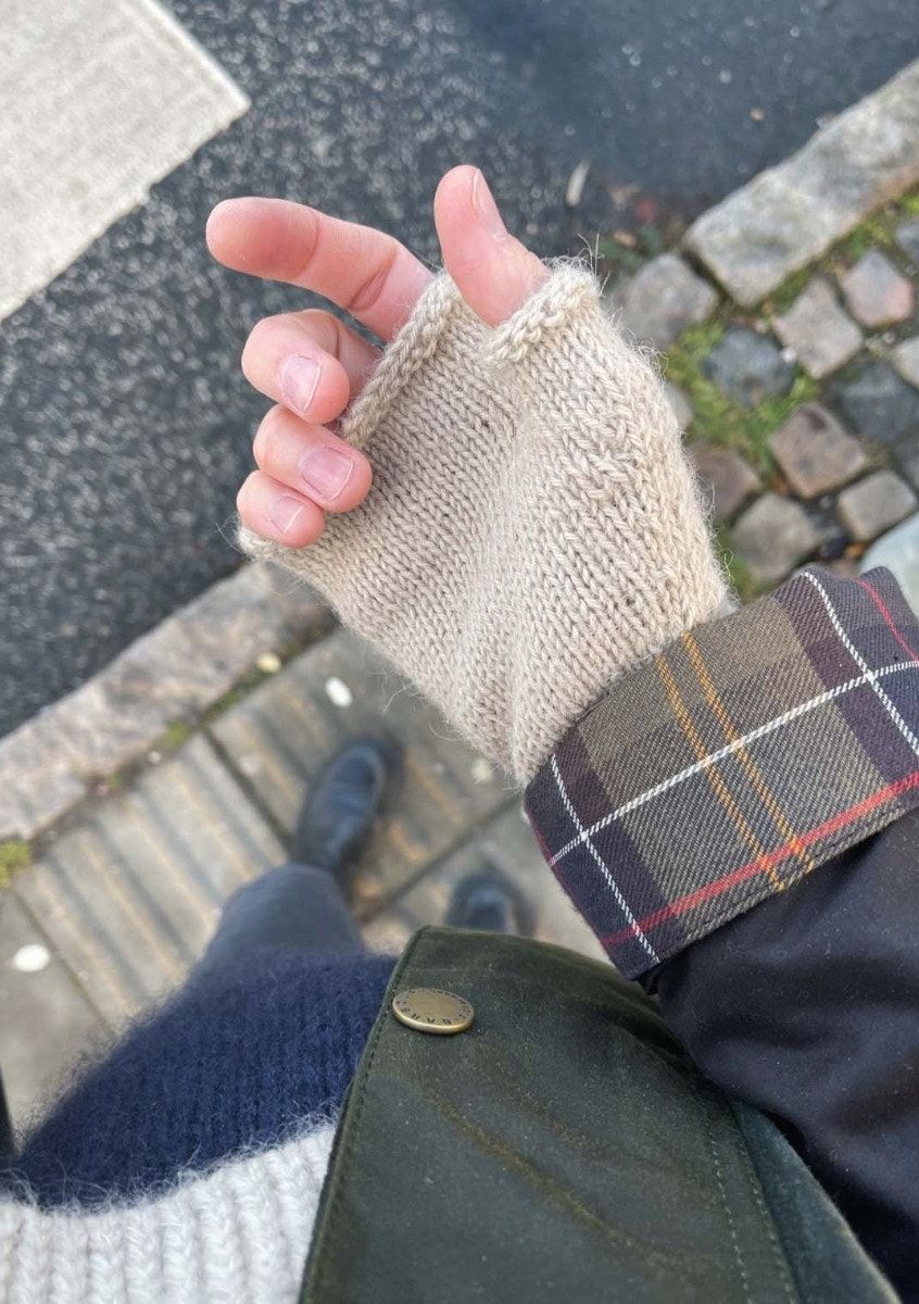 PK141-PetitKnit-Penny Gloves