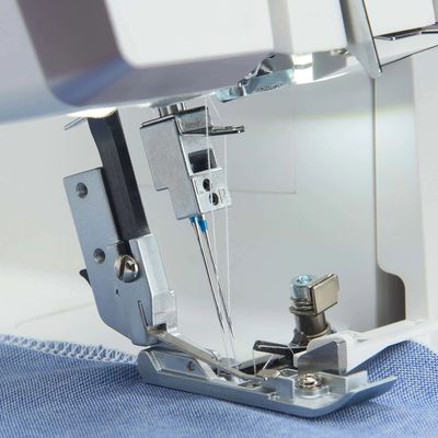 August kampanje Husqvarna Amber S300 overlock